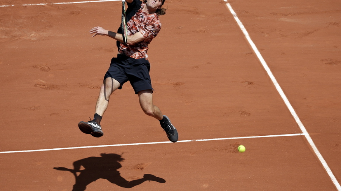 Roland Garros, Βέσελι - Τσιτσιπάς 1-3: Δυσκολεύτηκε, αλλά έβγαλε αντίδραση και προκρίθηκε