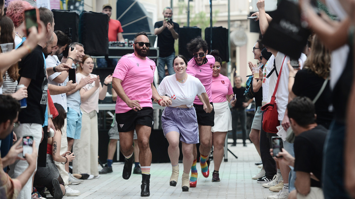 Athens Pride 2023: Δείτε τις πρώτες τακουνοδρομίες στο κέντρο της Αθήνας