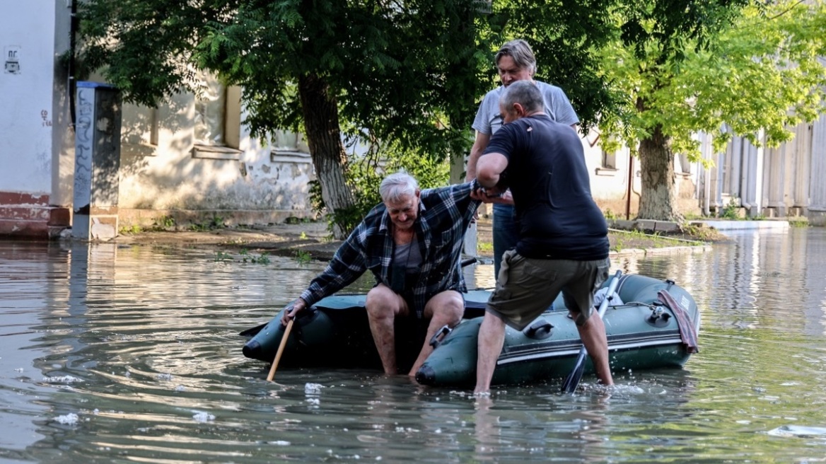 Πόλεμος στην Ουκρανία: Στους 17 οι νεκροί από τις πλημμύρες που προκάλεσε η καταστροφή του φράγματος Καχόβκα