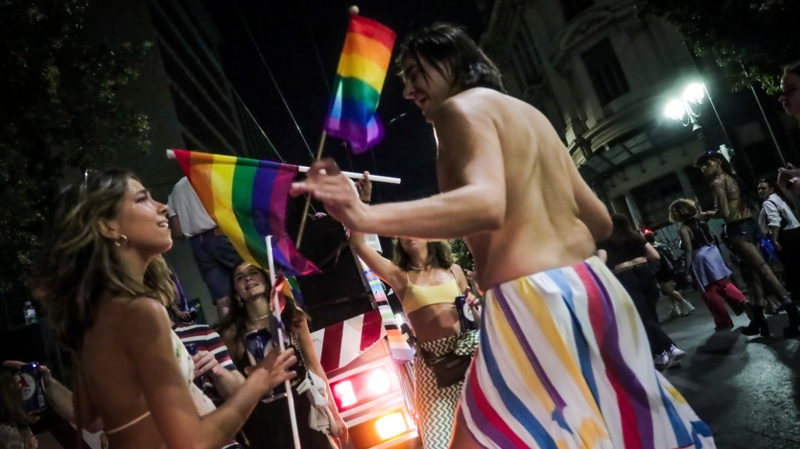 Athens Pride 2023: Μαζική συμμετοχή στην πορεία υπερηφάνειας - Χρώματα, μουσικές και εντυπωσιακές εικόνες