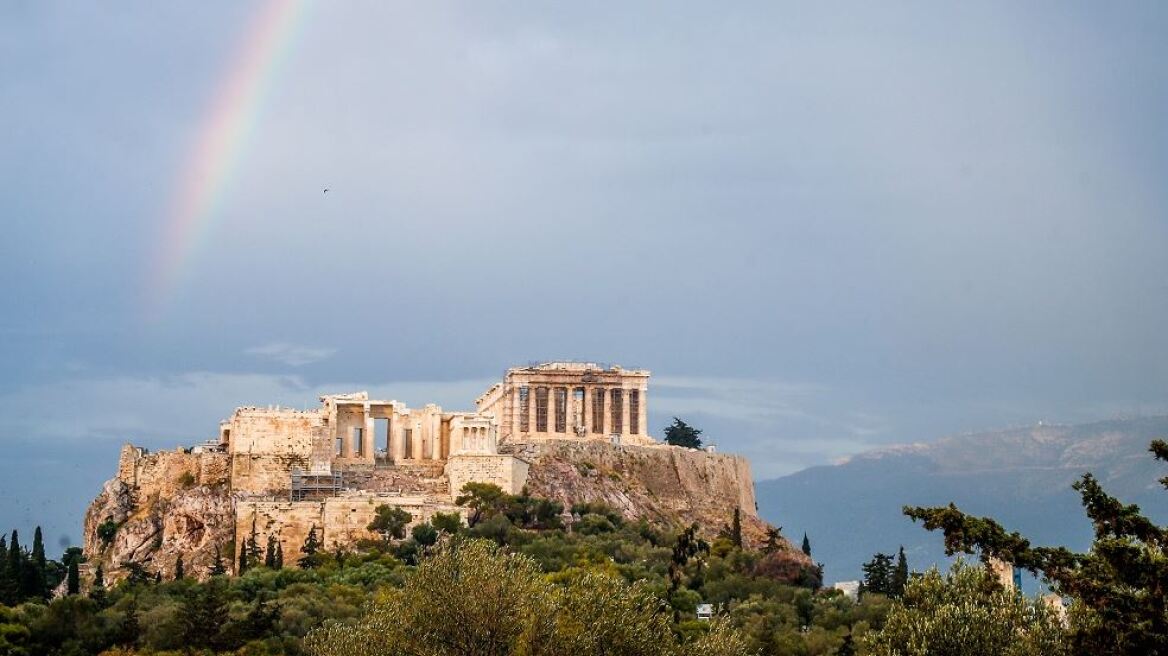 Αττική: Ουράνιο τόξο πάνω από την Ακρόπολη μετά την μπόρα - Δείτε φωτογραφίες