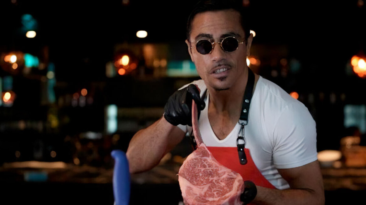 Salt Bae: Eκλεισε το εστιατόριο του στη Νέα Υόρκη: Μια αναποδιά για τον Τούρκο  σεφ ή... η αρχή του τέλους;