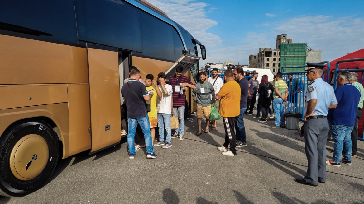 Ναυάγιο στην Πύλο: Στη Μαλακάσα μεταφέρονται οι διασωθέντες μετανάστες