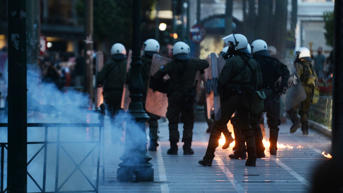 Ναυάγιο στην Πύλο: Ποινικές διώξεις σε 21 συλληφθέντες μετά τα επεισόδια στο Σύνταγμα 