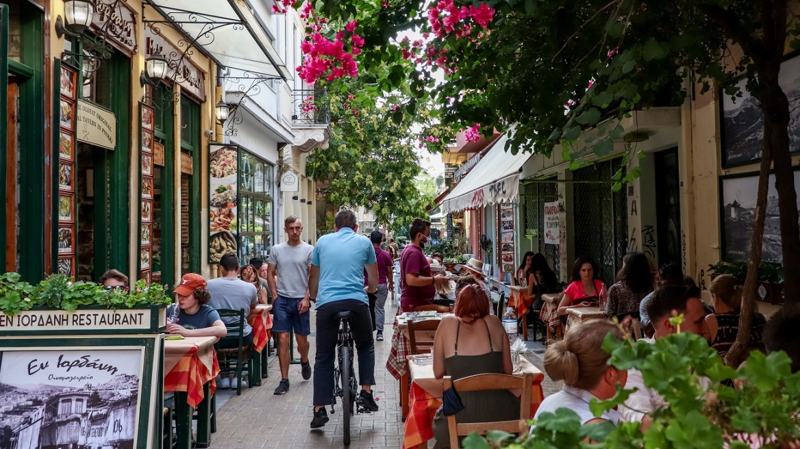 Επεκτάθηκε η Συλλογική Σύμβαση Εργασίας των εργαζομένων σε Επισιτισμό και Τουρισμό - Πως διαμορφώνονται οι νέοι μισθοί