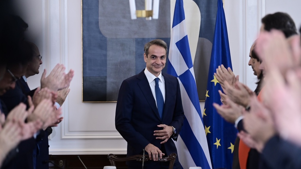 Κυβέρνηση: Πώς θα επιλυθεί το πρόβλημα με τα πληρώματα του ΕΚΑΒ