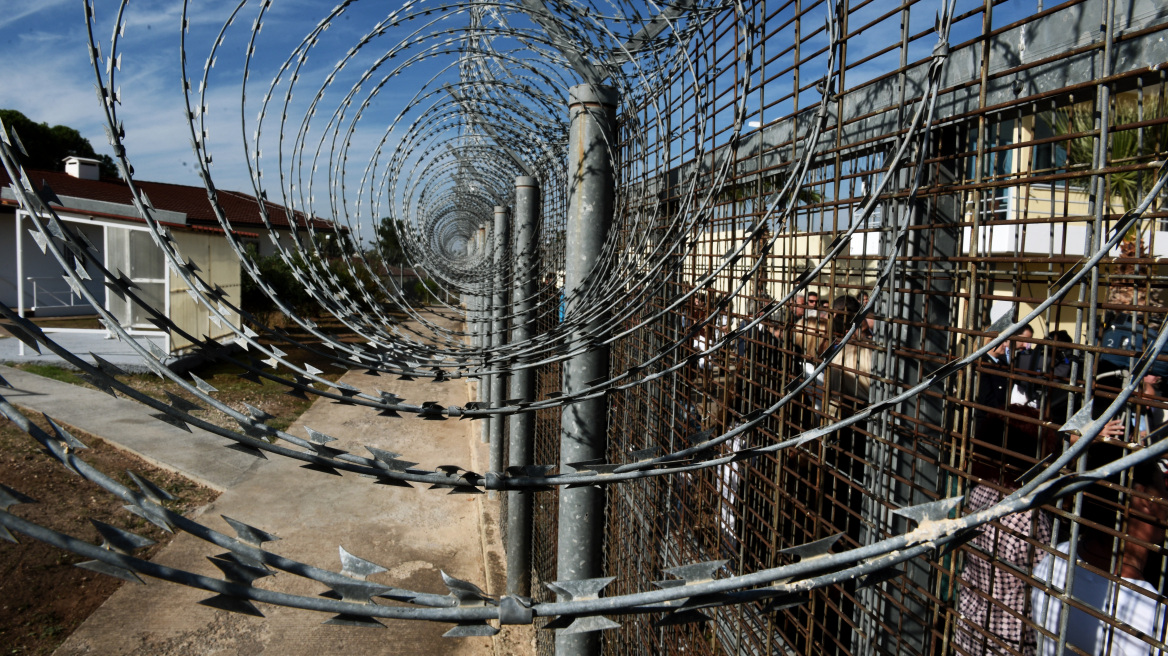 Συνελήφθη σωφρονιστικός υπάλληλος - Διακινούσε ναρκωτικά στη φυλακή