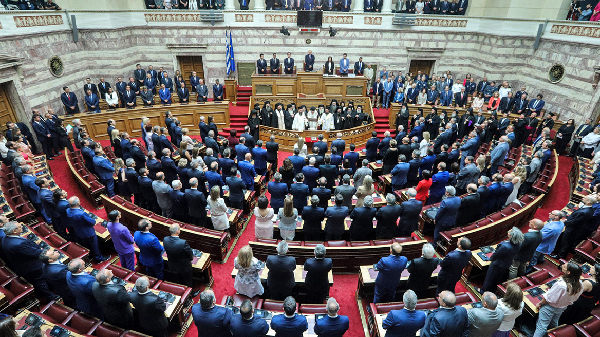 O «χάρτης» της Βουλής μετά τις «καραμπόλες» - Οι 300 βουλευτές - Το ΚΚΕ παίρνει μία έδρα από τον ΣΥΡΙΖΑ  