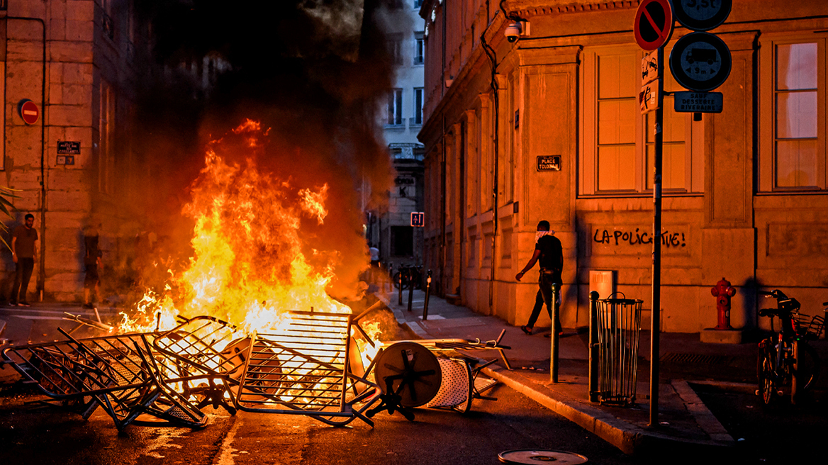 Γαλλία: Συγκεντρώσεις μπροστά από δημαρχεία - Πάνω από 3.000 συλλήψεις σε λιγότερο από μία βδομάδα