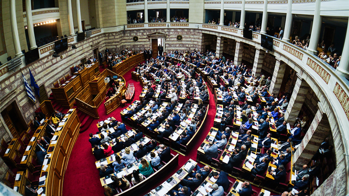 Η πρεμιέρα της 7κομματικής αντιπολίτευσης: Οι αμβλώσεις, η αγάπη και ο Παύλος Μελάς 