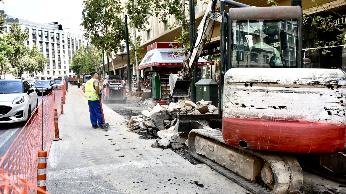 Δήμος Αθηναίων: Καμία άδεια για τραπεζοκαθίσματα στη νέα Πανεπιστημίου - Ανακαλούνται και οι υφιστάμενες