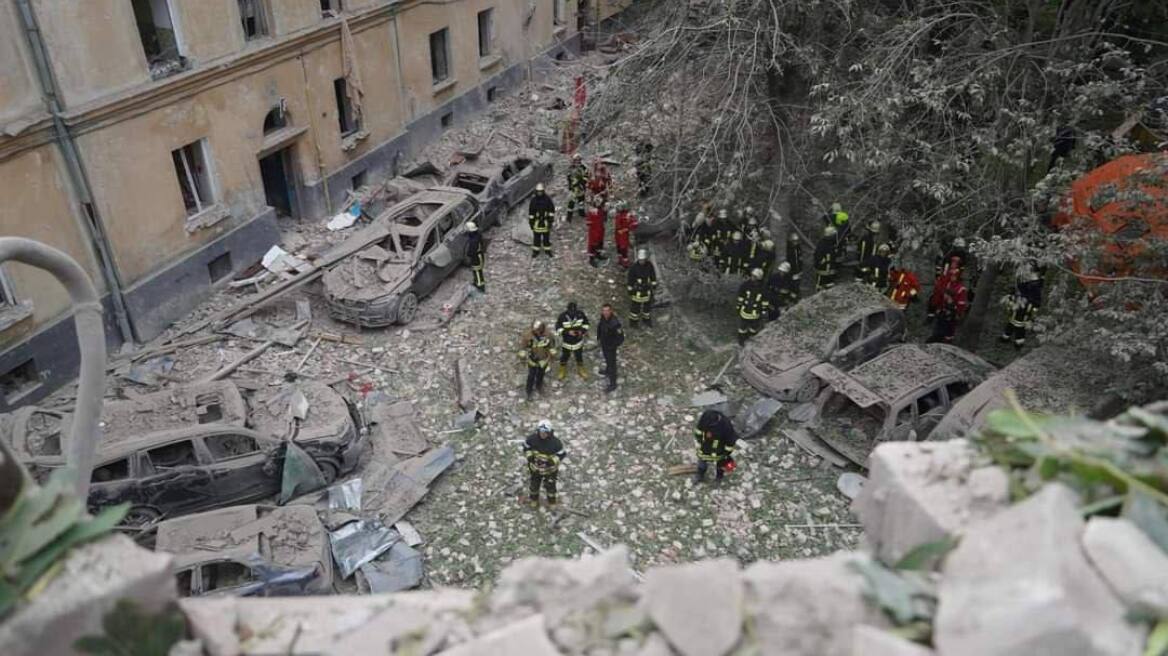 Ουκρανία: Στους 4 οι νεκροί από τη ρωσική επίθεση στη Λβιβ - «Ισχυρή« απάντηση, υποσχέθηκε ο Ζελένσκι