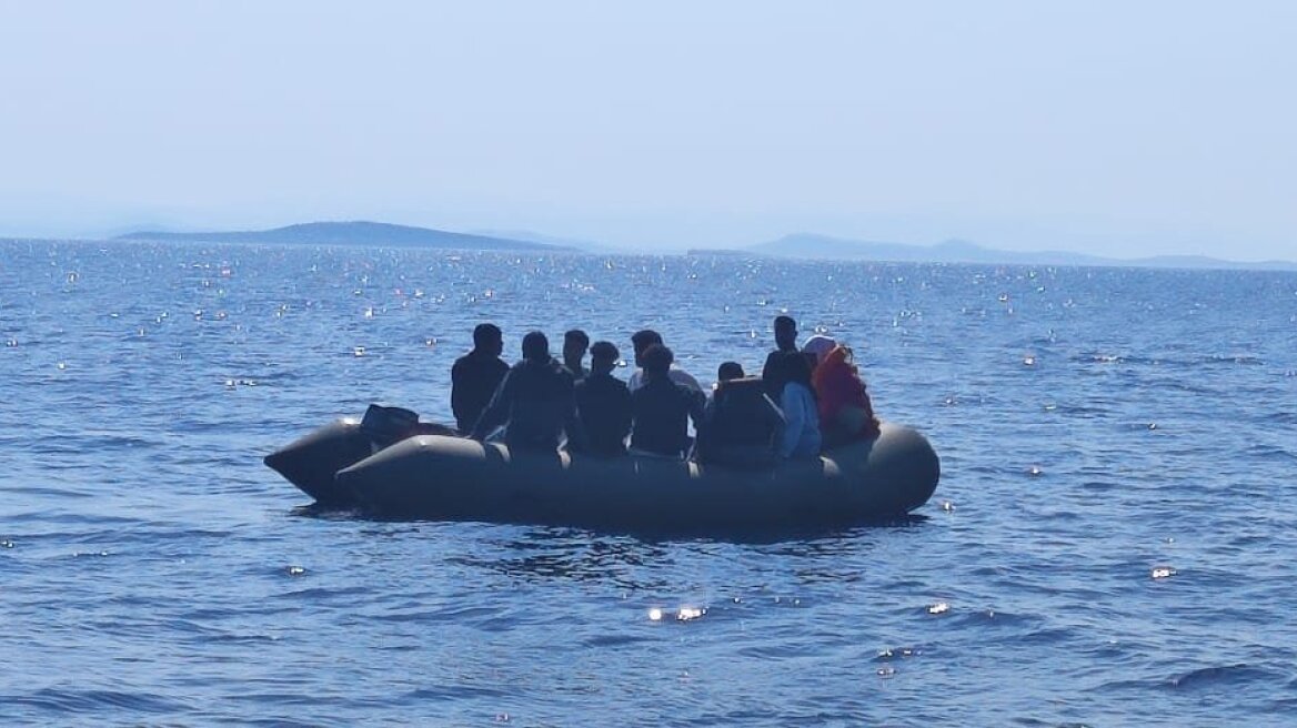 Λέσβος: Το Λιμενικό διέσωσε 12 μετανάστες στη Μήθυμνα