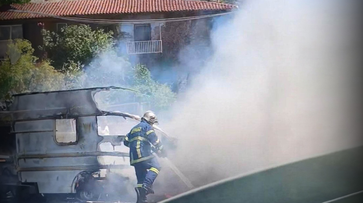 Υπό μερικό έλεγχο η πυρκαγιά στα Τέμπη - Ξεκίνησε από λάστιχο τροχόσπιτου που πήρε φωτιά εν κινήσει!