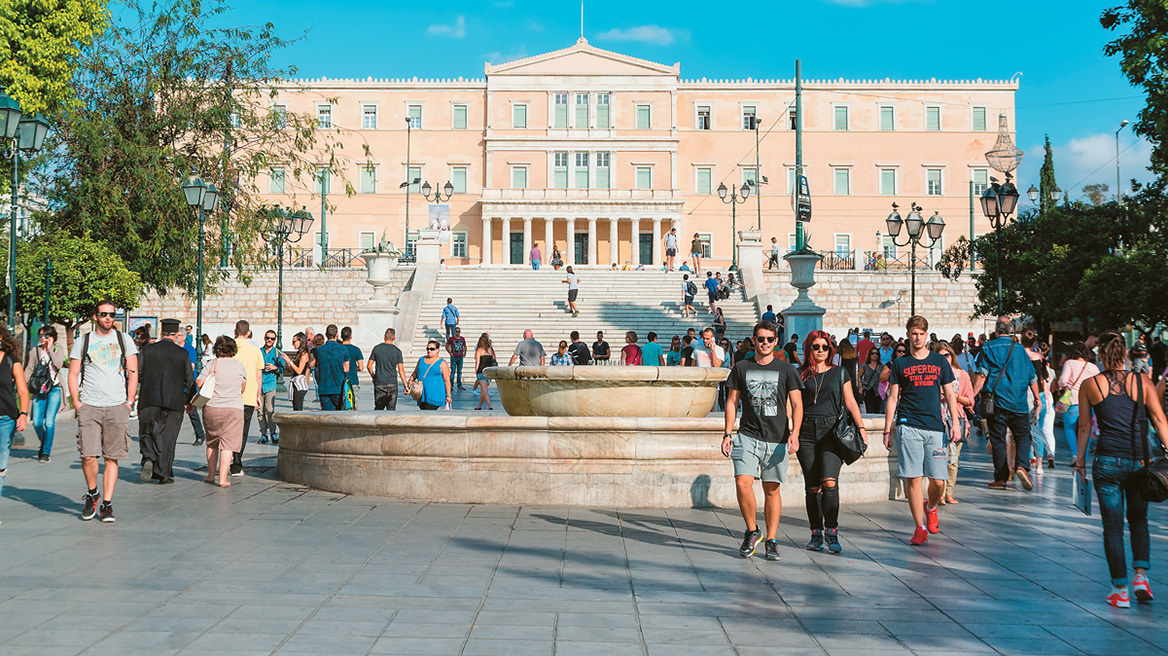 Οι νέοι μισθοί σε δημόσιο και ιδιωτικό τομέα - Κέρδος 2 με 3 μηνιάτικα