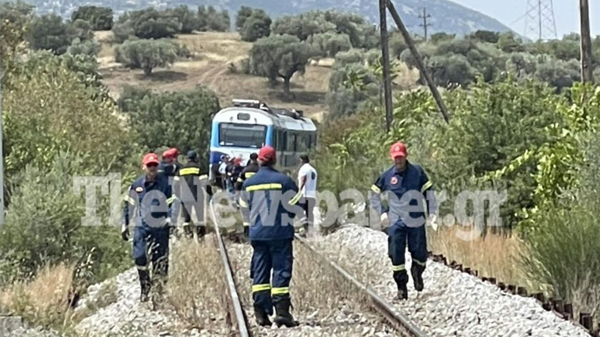 Βόλος: Μοτοσικλέτα παραβίασε τις μπάρες και έπεσε επάνω σε αμαξοστοιχία - Καθυστερήσεις στα δρομολόγια