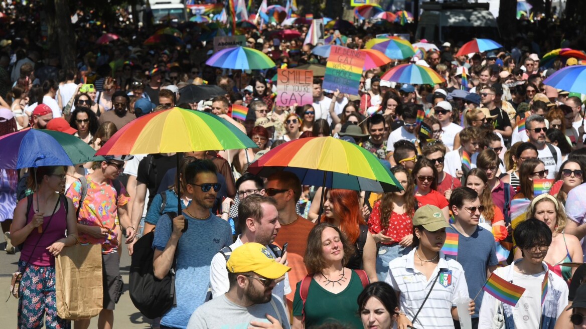 Ουγγαρία: Διαμαρτυρία για τις πολιτικές του Όρμπαν στο Pride Parade στη Βουδαπέστη