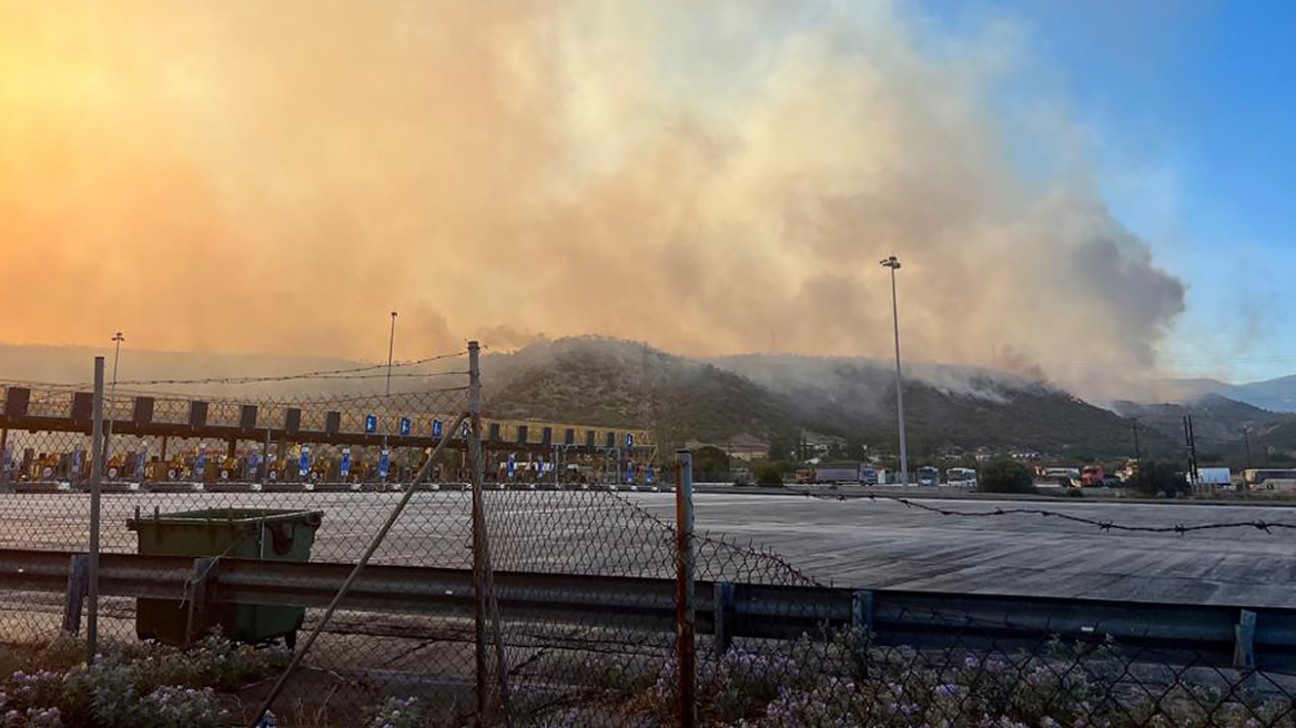 Φωτιά στο Λουτράκι: Άνοιξαν και τα δύο ρεύματα σε παλαιά και νέα Εθνική Οδό Αθηνών-Κορίνθου