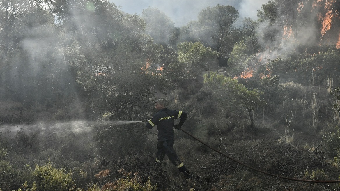 Πολύ υψηλός κίνδυνος πυρκαγιάς αύριο για Αττική και άλλες πέντε περιφέρειες