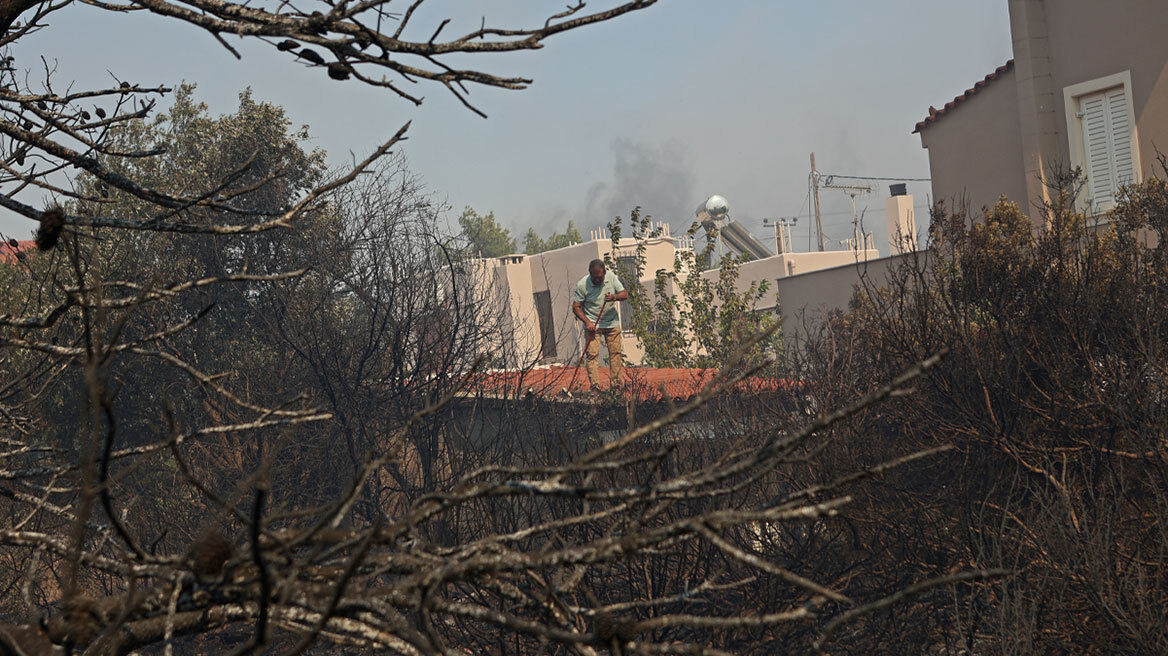 Φωτιά στον Κουβαρά: Νέο μήνυμα του 112 - «Εκκενώστε προς Αθήνα» η οδηγία για Λαγονήσι