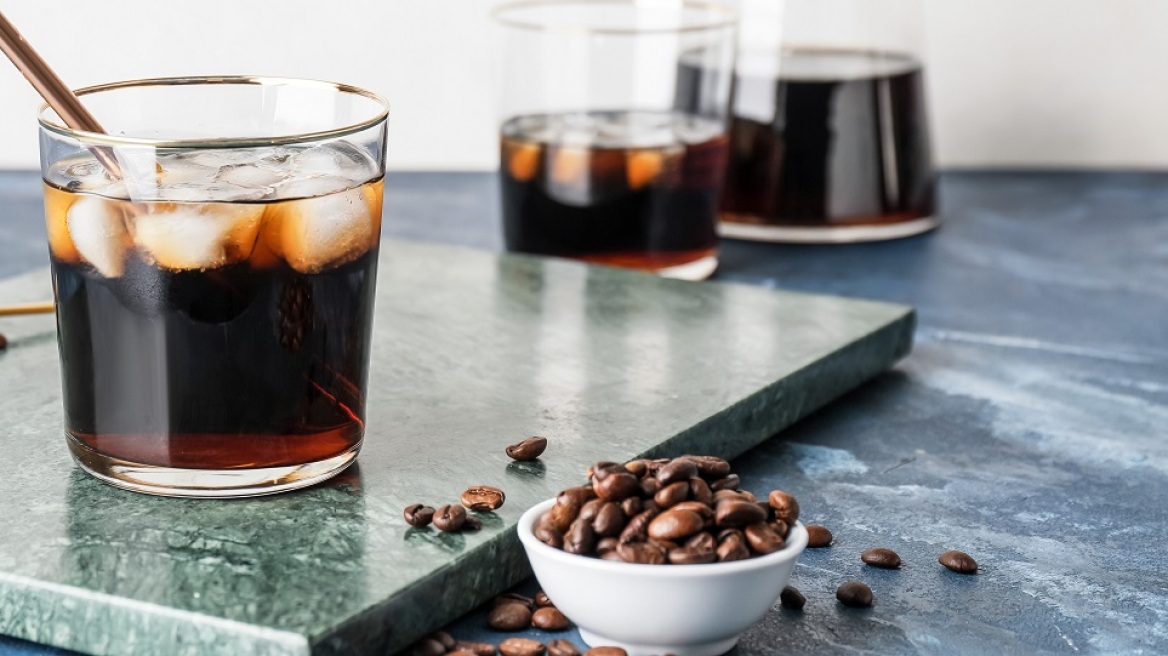 Cold brew vs iced brew: δύο κρύες εκδοχές του καφέ φίλτρου