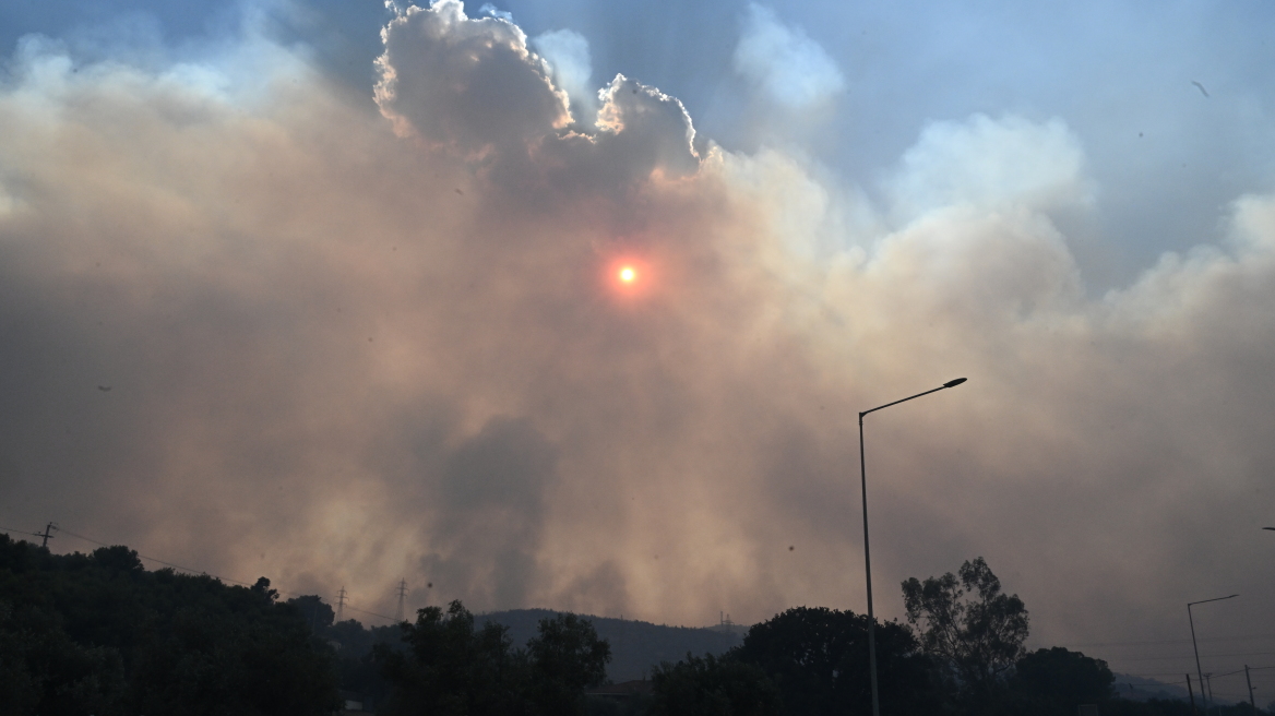 «Παραμείνετε σε ετοιμότητα» - Μήνυμα του 112 για τους κατοίκους στη Νέα Πέραμο