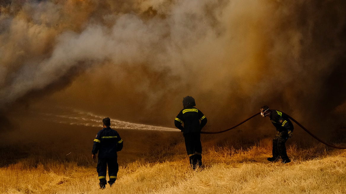 Φωτιές: Μήνυμα 112 για εκκένωση της Οινόης προς Ερυθρές