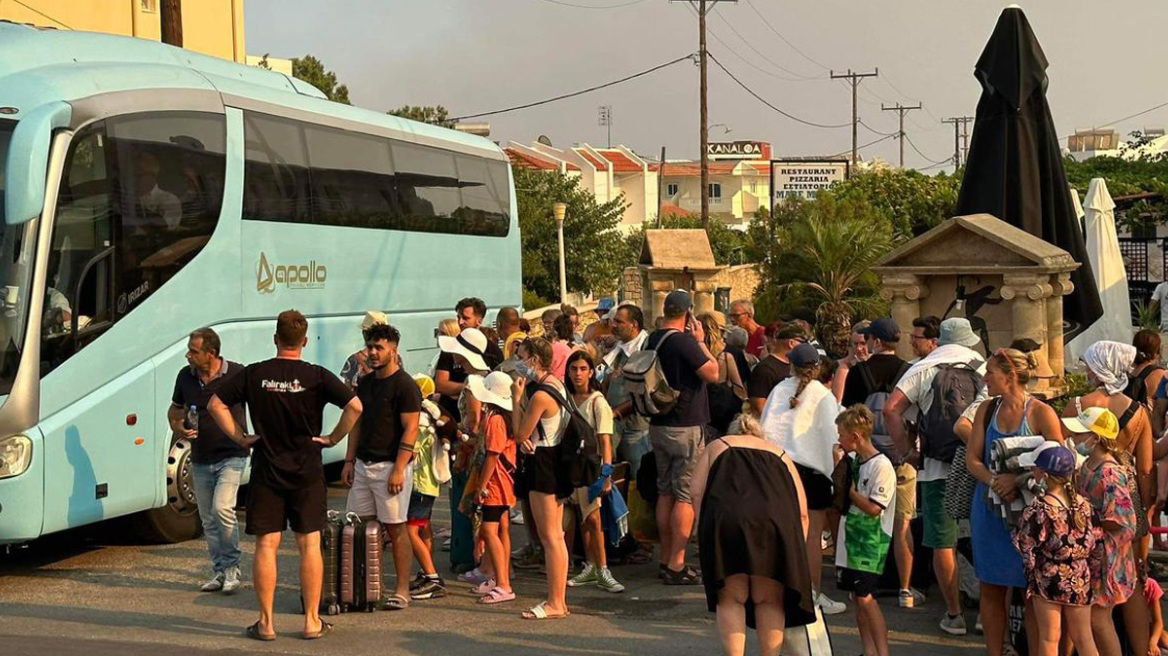  Πρωτοφανής επιχείρηση διάσωσης στη Ρόδο: Οργανωμένες εκκενώσεις 30.000 ανθρώπων με όλα τα μέσα