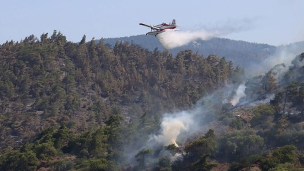 Μαίνεται το πύρινο μέτωπο στη Ρόδο - Καταφτάνουν δυνάμεις από Ρουμανία και Σλοβακία