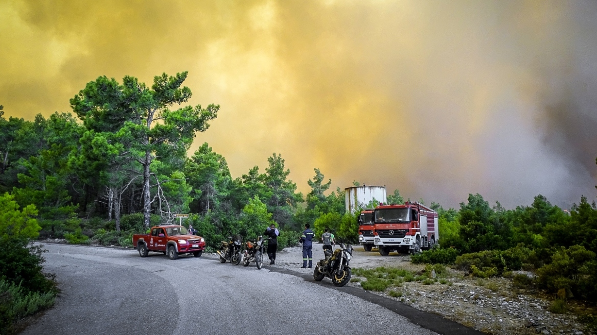 Φωτιά στη Ρόδο: Τα μέτρα για τη διευκόλυνση των τουριστών - Ποιες πτήσεις αναχωρούν τις επόμενες ώρες