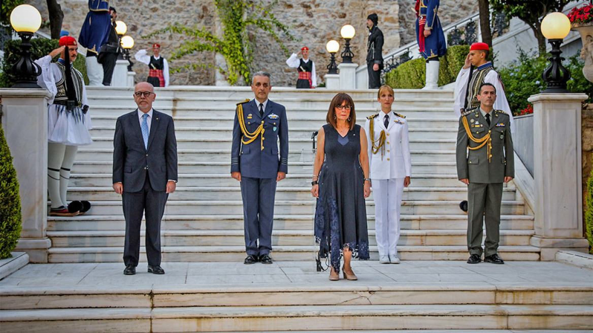 Σε δομές θα δοθούν τα γεύματα της δεξίωσης για την αποκατάσταση της Δημοκρατίας  