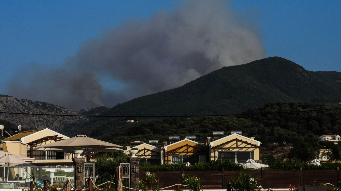 Φωτιά στην Κέρκυρα: Εμπρησμό «βλέπει» ο δήμαρχος - Στάχτες 20.000 στρέμματα γης