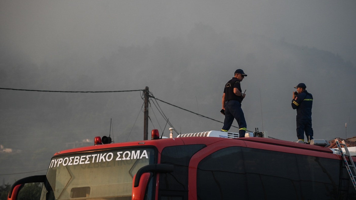 Αίγιο: Συγκλονίζει μοναχός - «Δεν αφήνω το μοναστήρι να καεί»