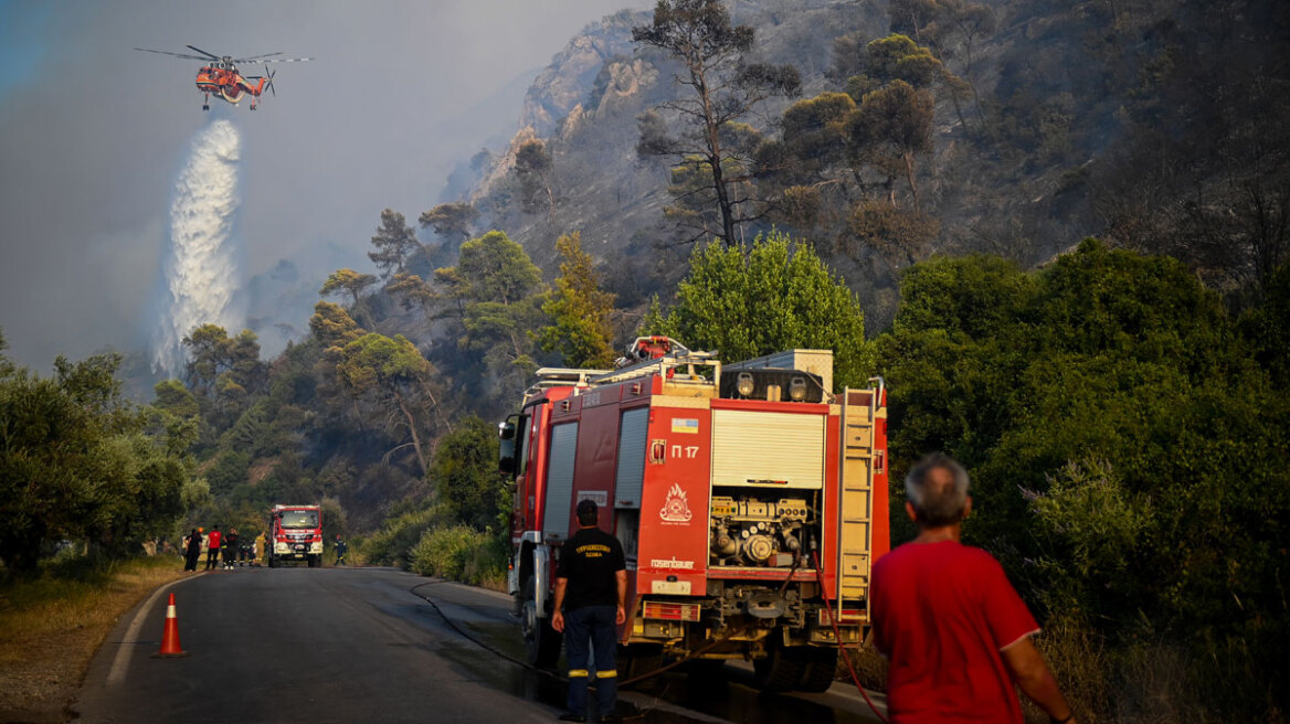 Φωτιά σε Κέρκυρα, Κάρυστο, Ρόδο: Συνεχίζεται η μάχη - Εκκενώθηκαν οικισμοί