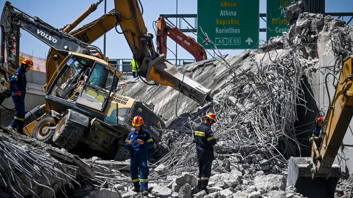 Πώς έπεσε η γέφυρα στην Πάτρα που σκότωσε έναν άνθρωπο και τραυμάτισε άλλους οκτώ