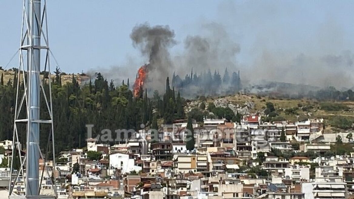 Λαμία: Φωτιά μέσα στην πόλη - Δείτε βίντεο από φλεγόμενη αποθήκη στον Αφανό