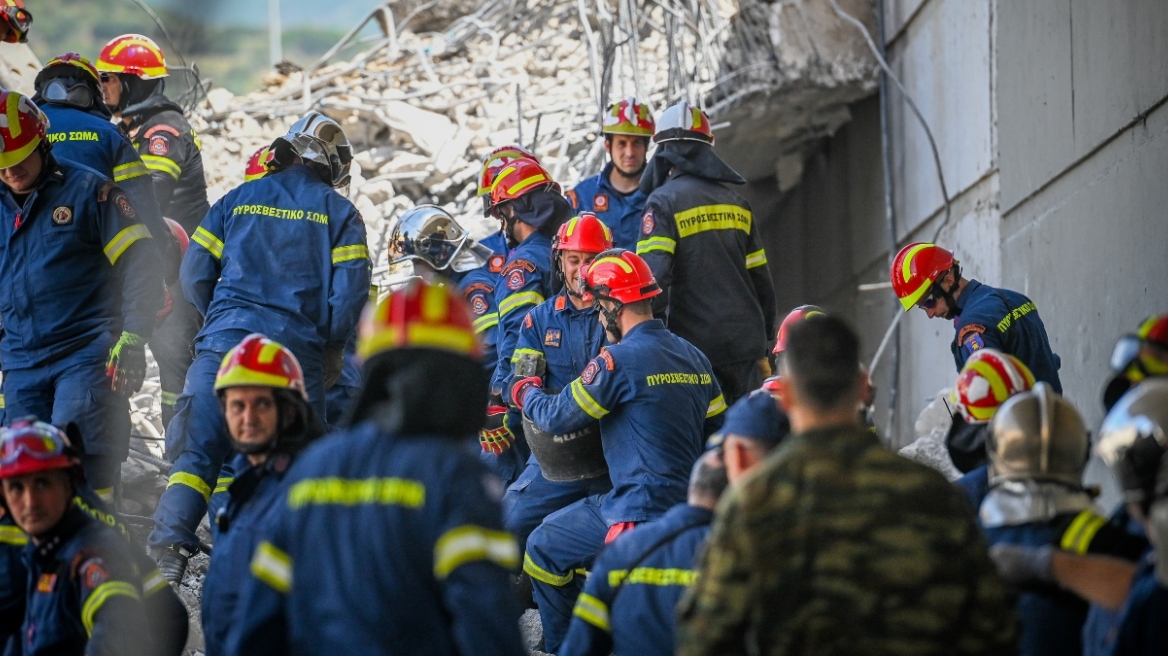 Πάτρα: Σταμάτησαν οι έρευνες - Δεν βρέθηκαν εγκλωβισμένοι στα συντρίμμια της γέφυρας