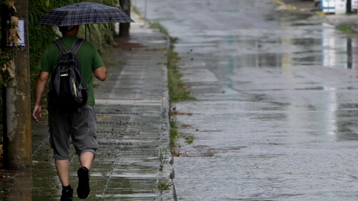 Καιρός: «Βουτιά» της θερμοκρασίας μέχρι και 14 βαθμούς σήμερα -  Πού θα «χτυπήσουν» καταιγίδες