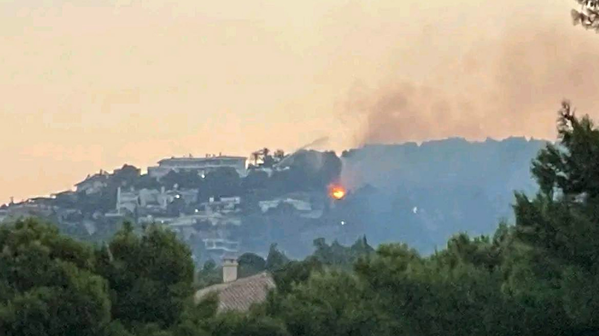 Υπό έλεγχο η φωτιά στην Κηφισιά - Δείτε βίντεο