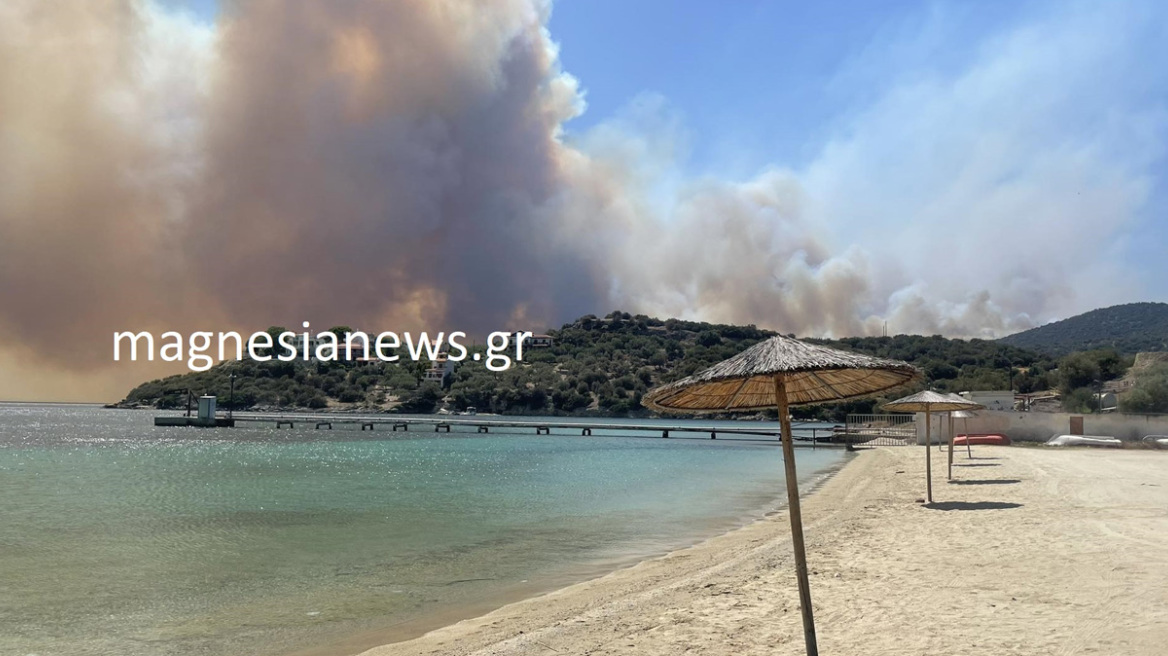 Φωτιά στη Μαγνησία: Εκκένωση τώρα σε Νέα Αγχίαλο και άλλα 8 χωριά δίπλα στον Βόλο - Θυελλώδεις άνεμοι 7 μποφόρ