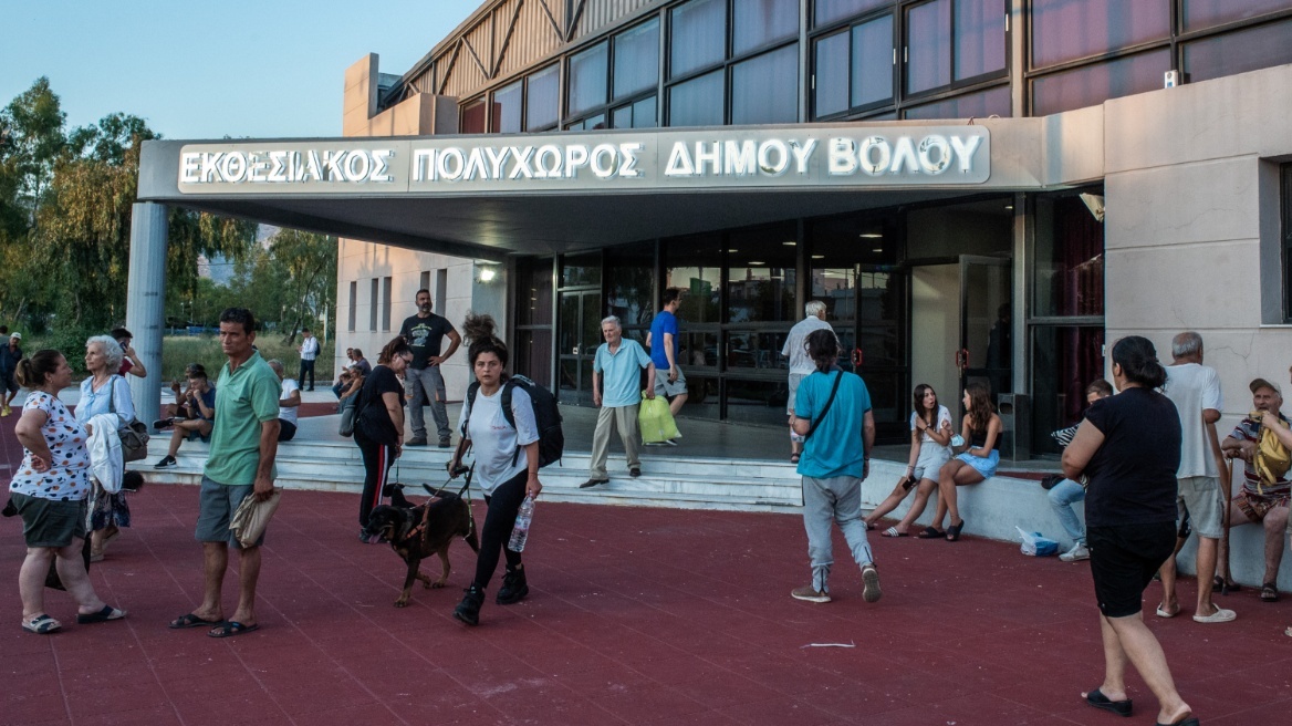 Φωτιές στη Μαγνησία: Πάνω από 1000 άτομα για φιλοξενία στο εκθεσιακό κέντρο Βόλου