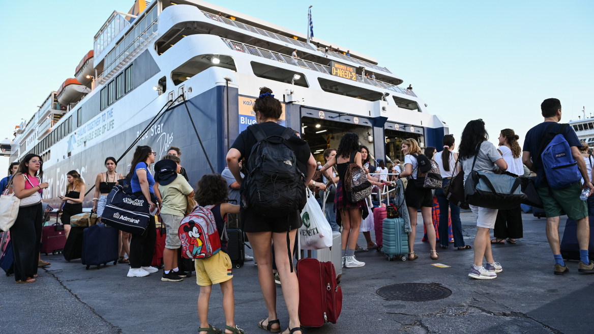 Λιμάνια: Συνεχίζεται η... απόβαση των Αθηναίων στα νησιά - Γεμάτα φεύγουν τα πλοία 