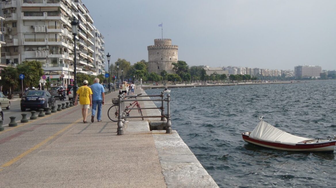 Θεσσαλονίκη: Αυτοκίνητο έπεσε στον Θερμαϊκό, νεκρός ο 80χρονος οδηγός