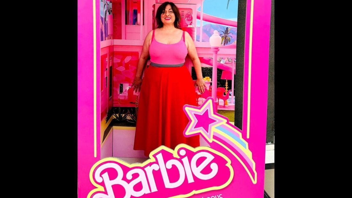 Σοφία Μουτίδου: Ποζάρει σαν «Barbie εμμηνόπαυση»