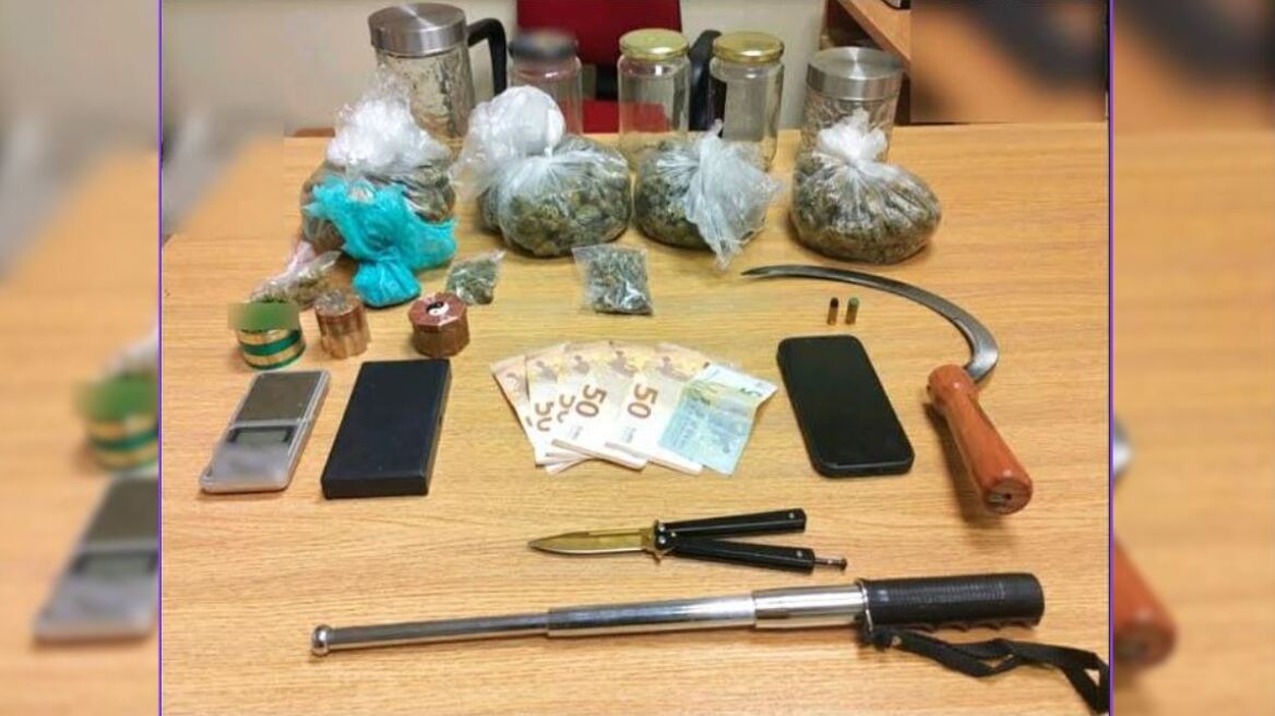 Βόλος: Διακίνηση ναρκωτικών από 18χρονο - Χτυπούσε τους αστυνομικούς, έκλαιγε στην εισαγγελέα