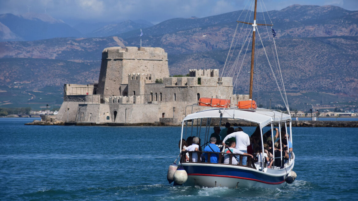 Ναύπλιο: Ξεκίνησαν πάλι τα δρομολόγια προς το Μπούρτζι - Δείτε φωτογραφίες