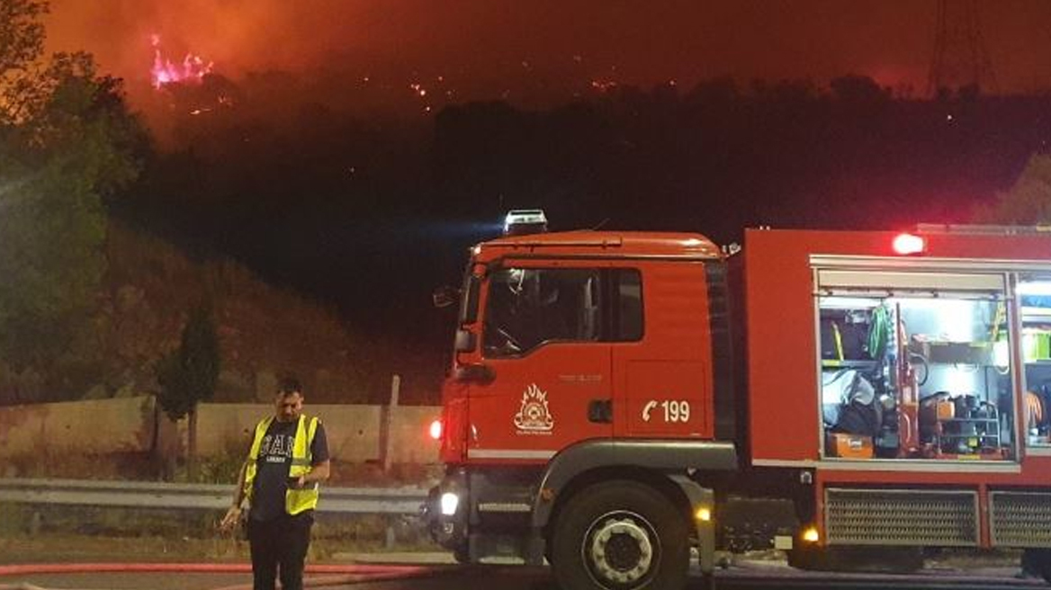 Καλύτερη η εικόνα της πυρκαγιάς στην Ελευσίνα - Άνοιξε η Εθνική Οδός Αθηνών - Κορίνθου