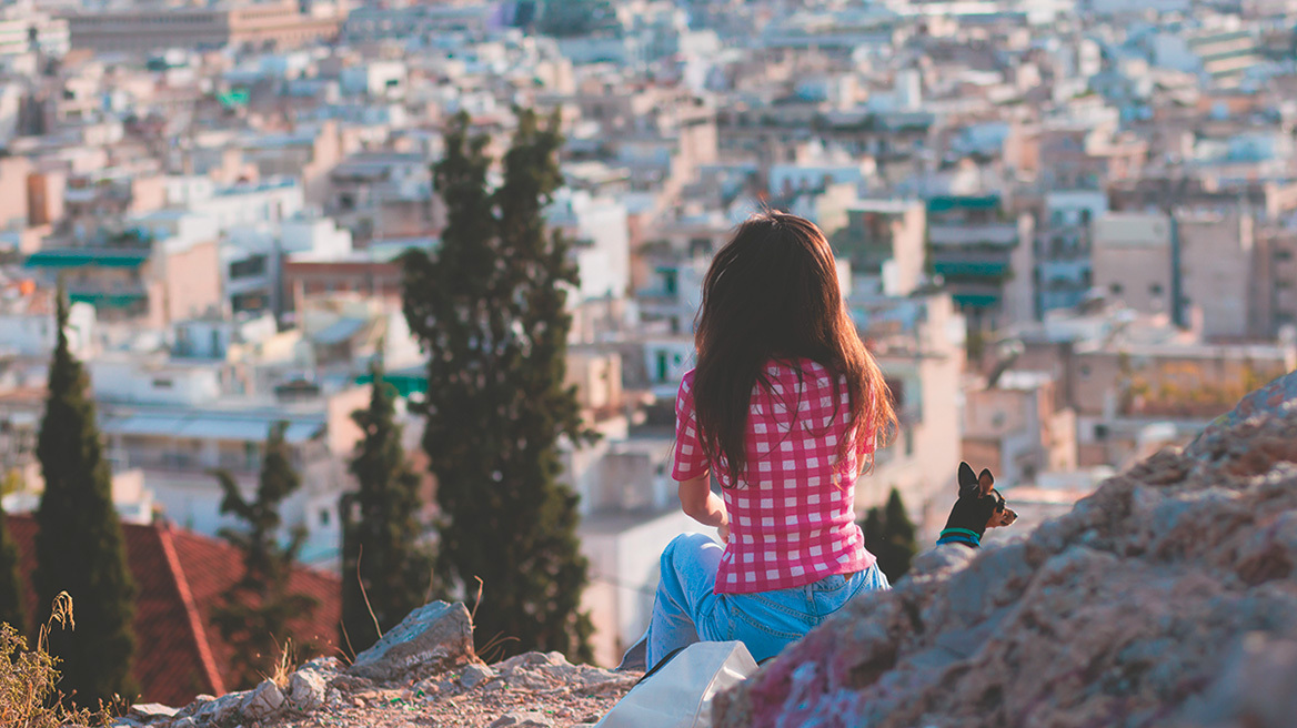 «Χώρα να ζεις, όχι μόνο για διακοπές» - Από την Κυψέλη μέχρι το Σαρακήνικο, τα ξένα μέσα «ανακαλύπτουν» την Ελλάδα