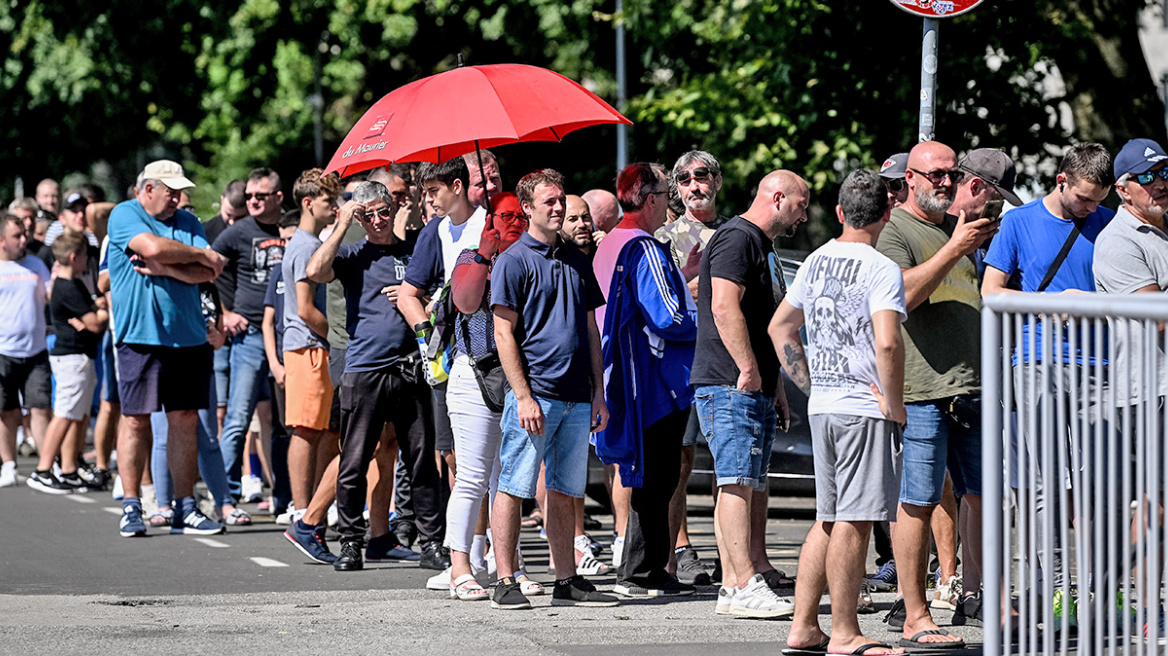 Ντιναμό Ζάγκρεμπ: Ουρές στα εκδοτήρια για ένα εισιτήριο με την ΑΕΚ - Έφτασε στην Κροατία ο Δικέφαλος