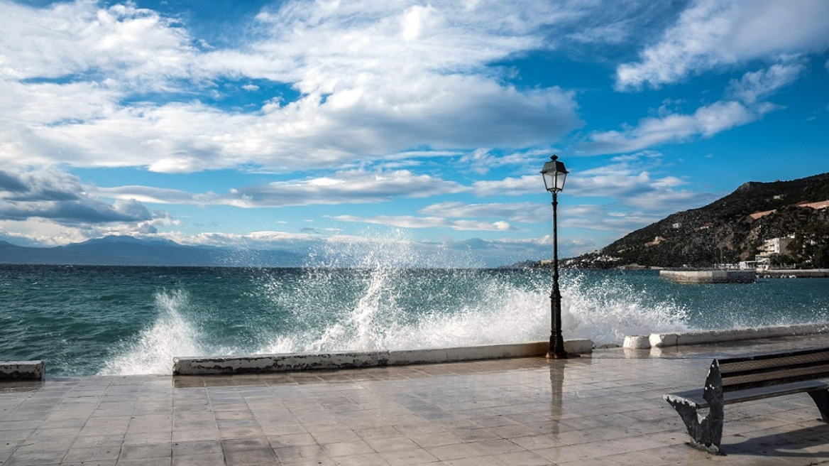 Καιρός: Μελτέμια και τοπικές μπόρες - Ανεβαίνει ξανά η θερμοκρασία